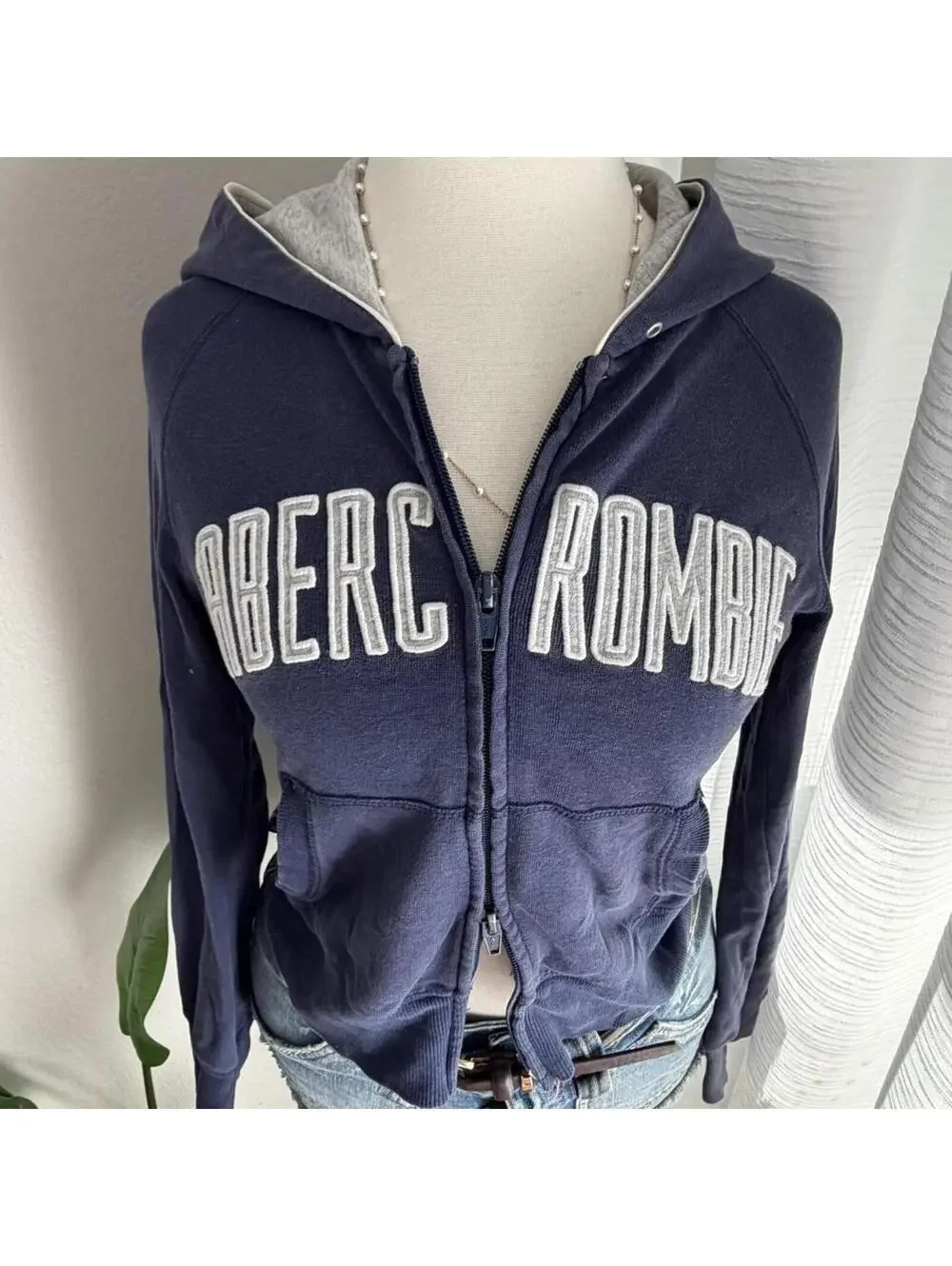 Y2K Abercrombie & Fitch Zip Hoodie - Picture 3 of 5